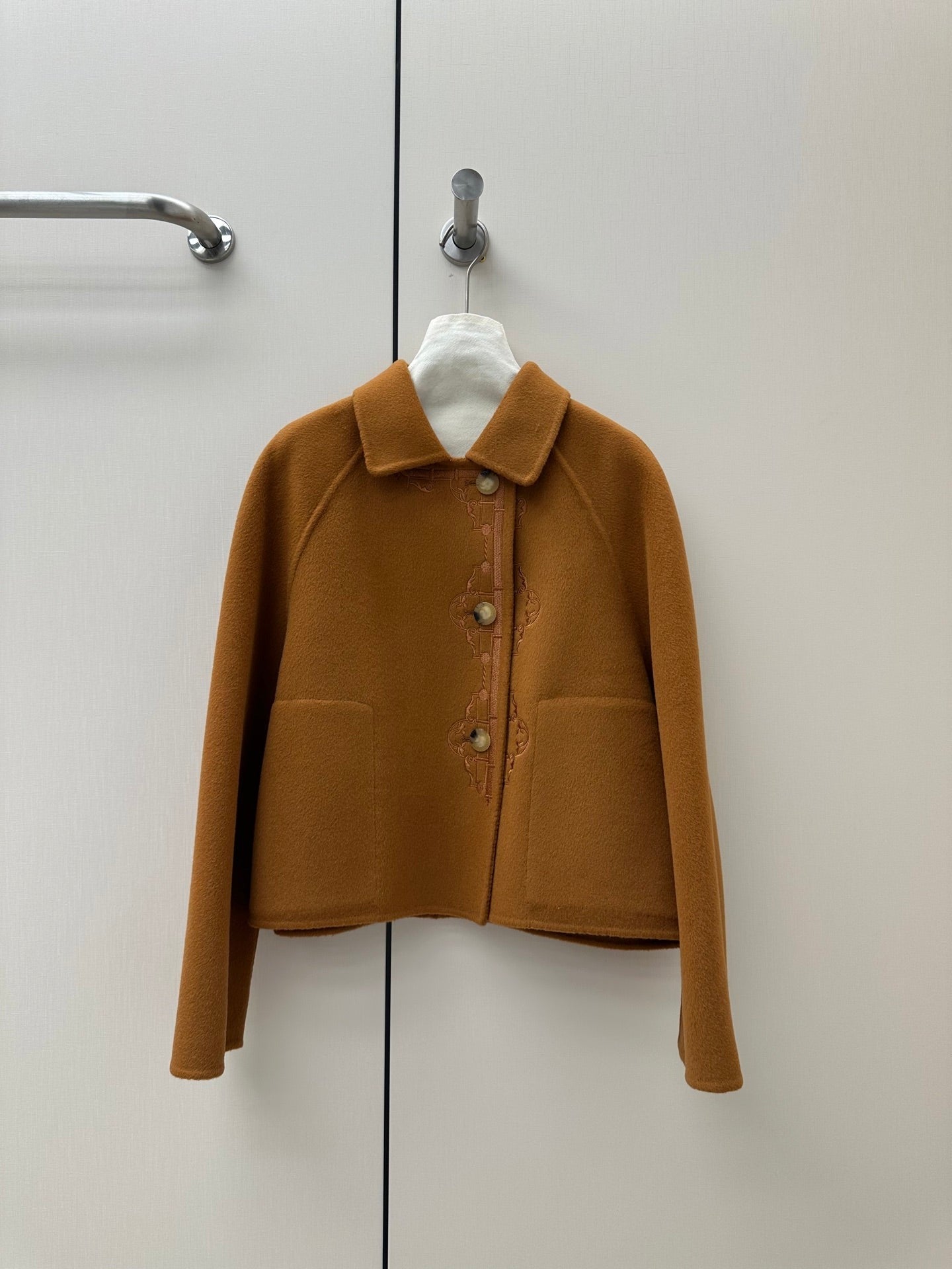 HM 26K Jacket Raglan Shoulders Tonal Embroidery Wool Cashmere 435162
